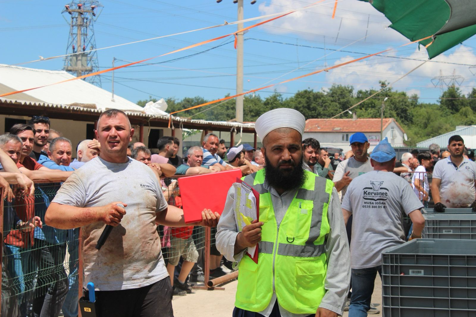 Kervan Et kurban kesim organizasyonu din görevlisi eşliğinde